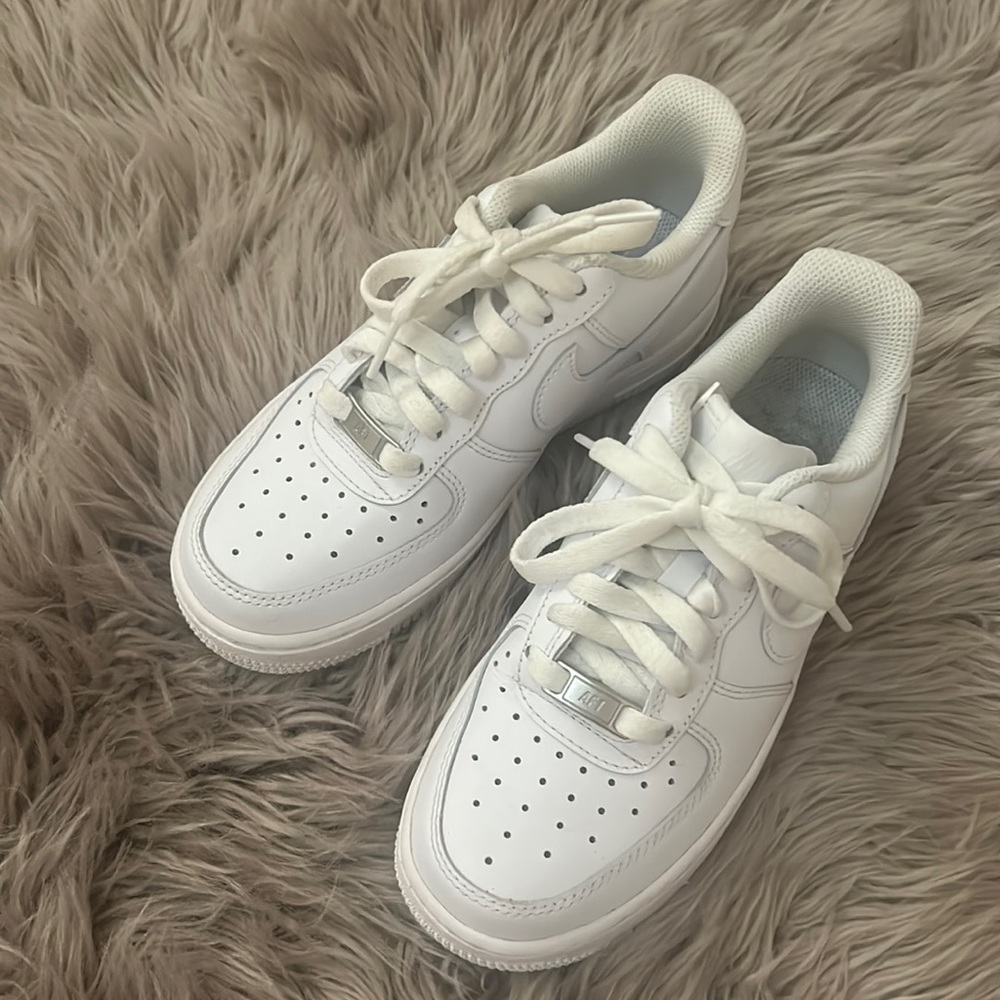 Nike air forces only worn a couple of times great great condition!